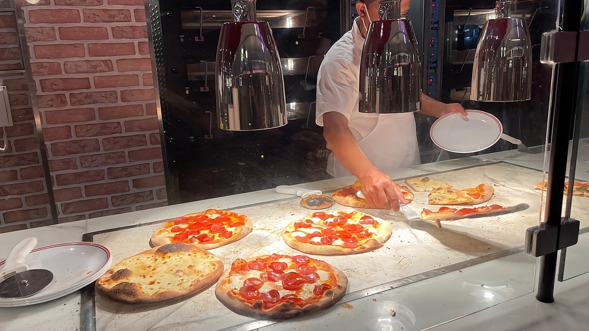 Pizzeria del Capitano Carnival Mardi Gras